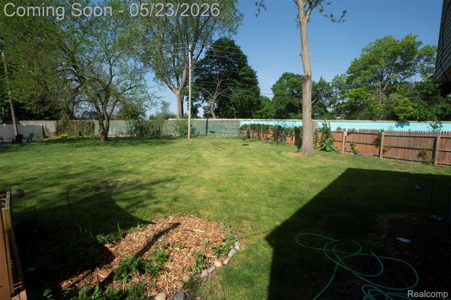 530 Sheffield Drive, Madison Heights, MI 48071