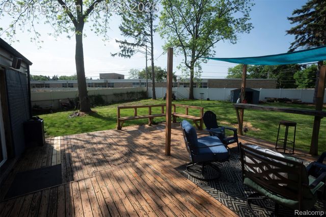 530 Sheffield Drive, Madison Heights, MI 48071