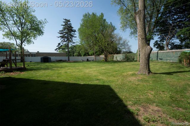 530 Sheffield Drive, Madison Heights, MI 48071