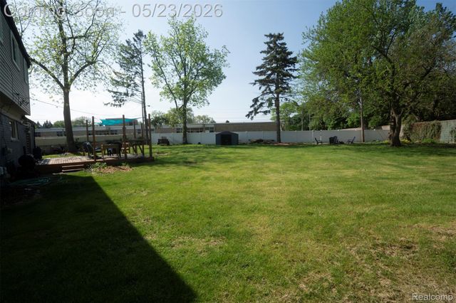 530 Sheffield Drive, Madison Heights, MI 48071