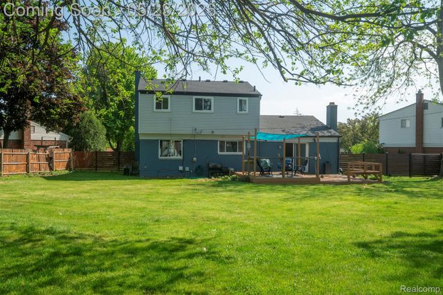 530 Sheffield Drive, Madison Heights, MI 48071