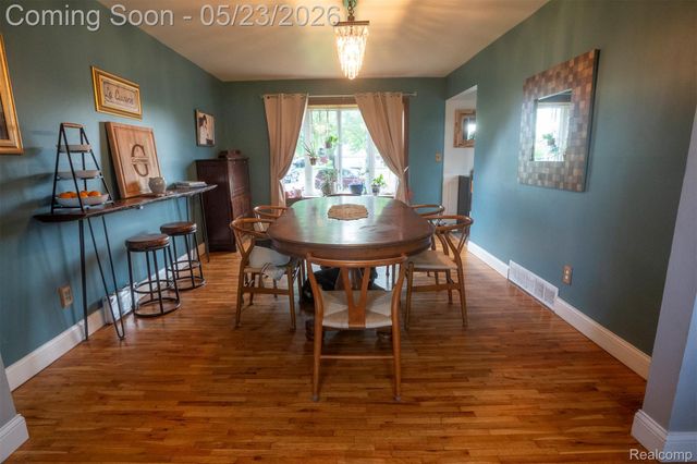 530 Sheffield Drive, Madison Heights, MI 48071