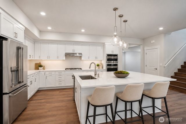 6406 213th Avenue Ct E, Lake Tapps, WA 98391