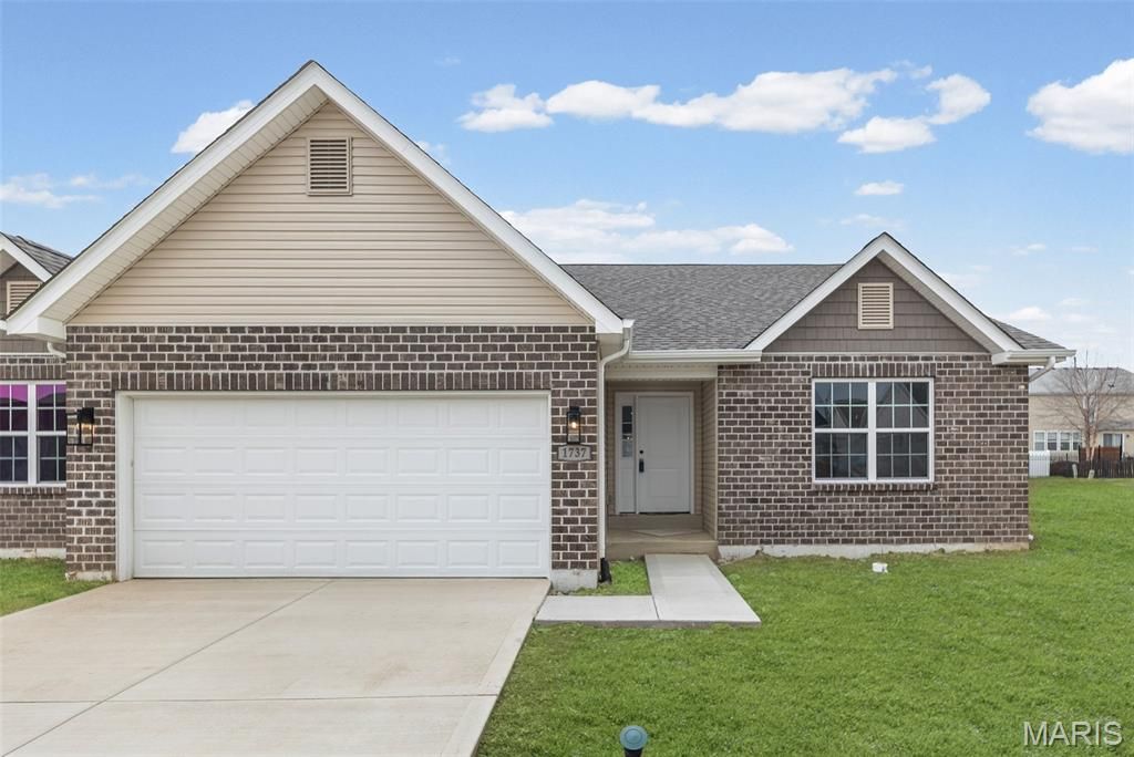 1737 Old Park Lane, Swansea, IL 62226