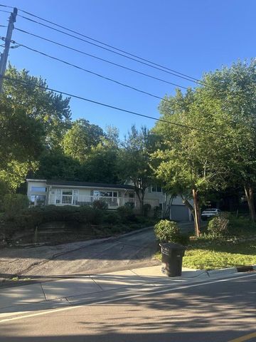 723 Shabbona DRIVE, Fontana, WI 53125
