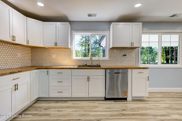 569 Pitts Point Rd, Shepherdsville, KY 40165