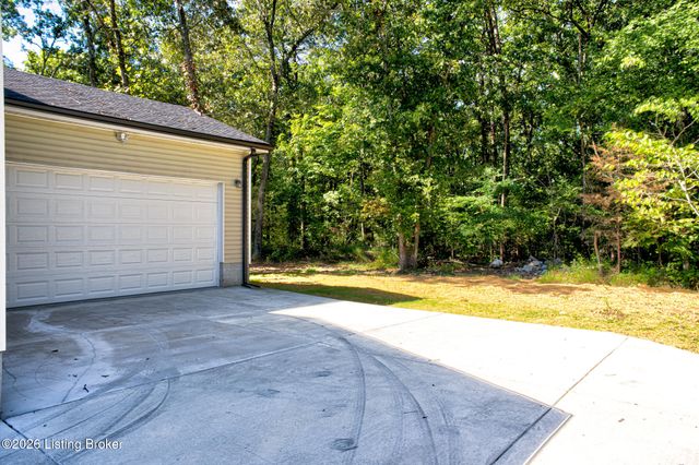569 Pitts Point Rd, Shepherdsville, KY 40165