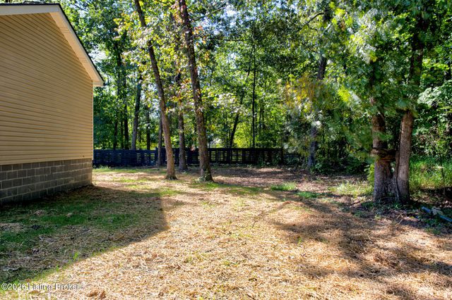 569 Pitts Point Rd, Shepherdsville, KY 40165