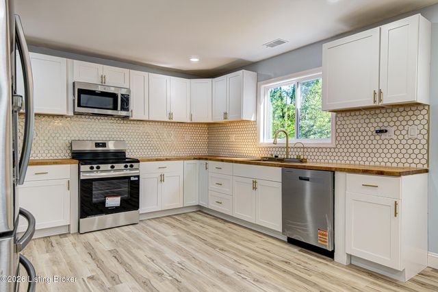 569 Pitts Point Rd, Shepherdsville, KY 40165