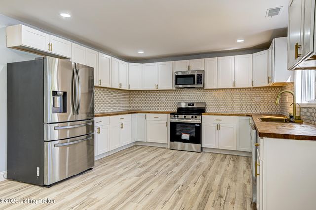 569 Pitts Point Rd, Shepherdsville, KY 40165
