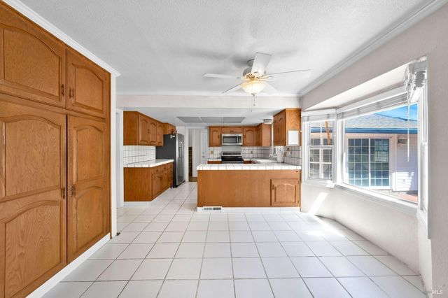 6726 Pleasants Valley Rd, Vacaville, CA 95688