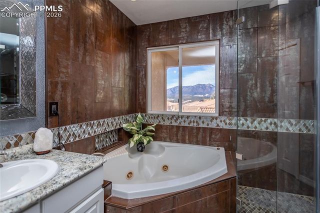 286 Luxury Lane, Colorado Springs, CO 80921