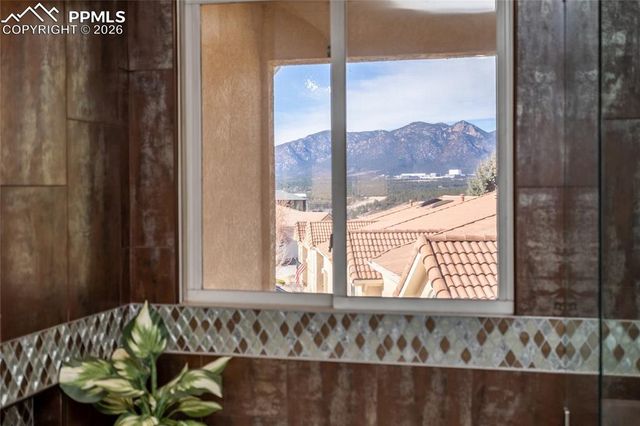 286 Luxury Lane, Colorado Springs, CO 80921