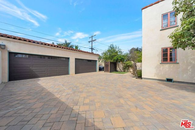 1349 Meadowbrook Avenue, Los Angeles, CA 90019