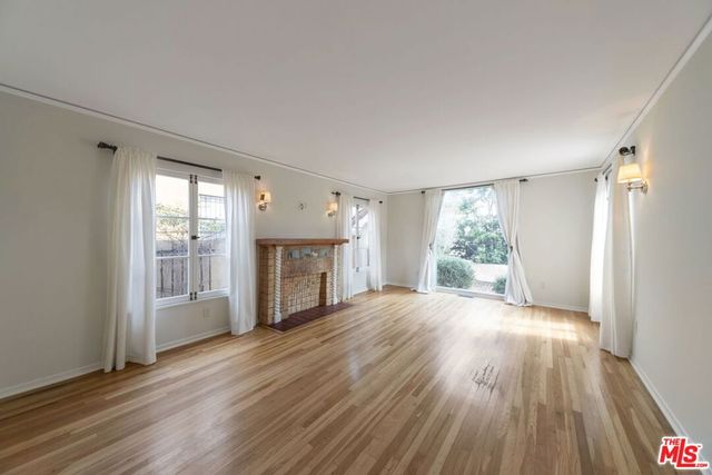 1349 Meadowbrook Avenue, Los Angeles, CA 90019