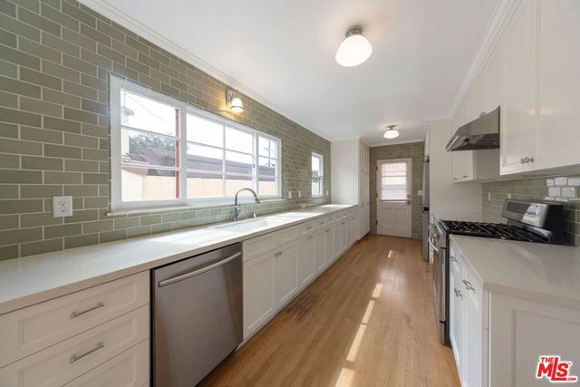 1349 Meadowbrook Avenue, Los Angeles, CA 90019