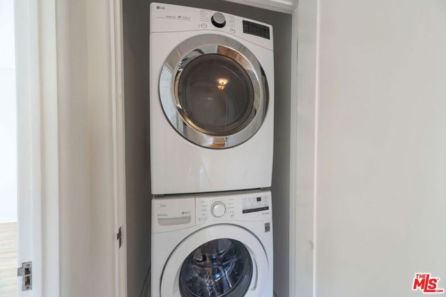 1349 Meadowbrook Avenue, Los Angeles, CA 90019