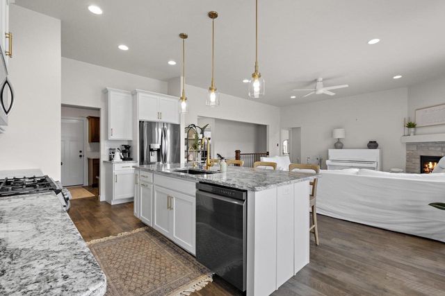 1777 LOYAL DRIVE, Neenah, WI 54956