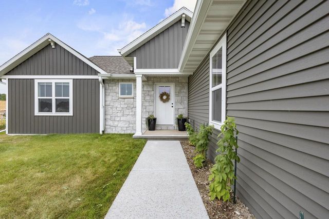 1777 LOYAL DRIVE, Neenah, WI 54956