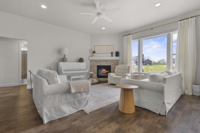 1777 LOYAL DRIVE, Neenah, WI 54956