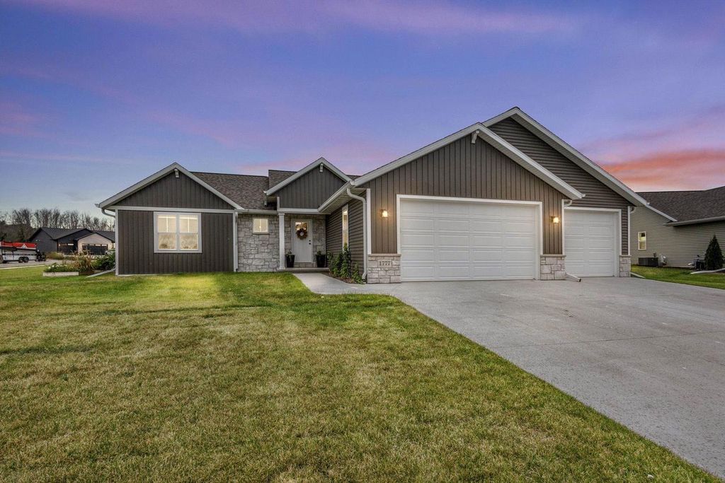 1777 LOYAL DRIVE, Neenah, WI 54956