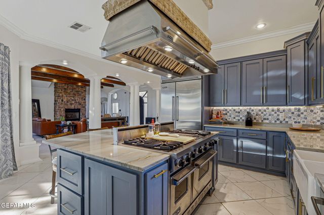 800 SMOKEY RIDGE Court, El Paso, TX 79932