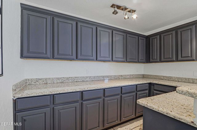 800 SMOKEY RIDGE Court, El Paso, TX 79932