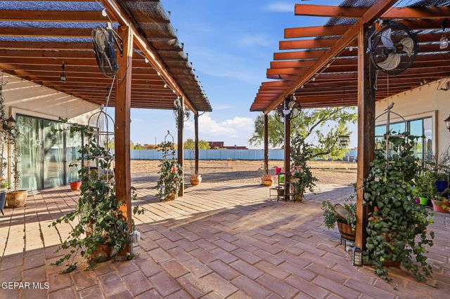 800 SMOKEY RIDGE Court, El Paso, TX 79932