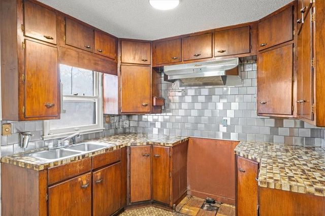 817 N 82nd Street, Kansas City, KS 66112