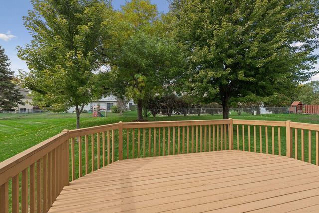 9119 Nantwick Ridge, Brooklyn Park, MN 55443