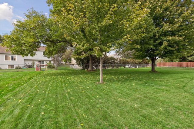 9119 Nantwick Ridge, Brooklyn Park, MN 55443