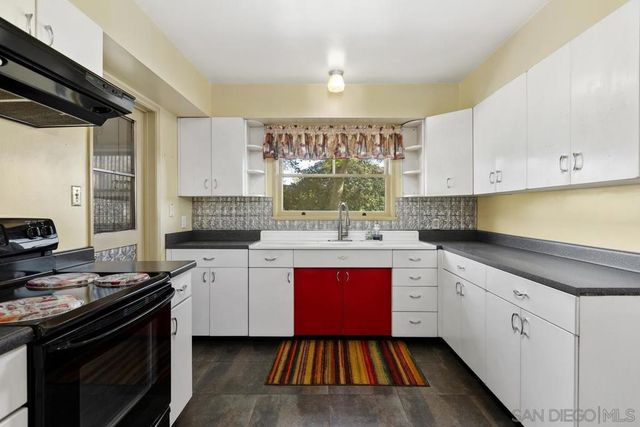 1890 Calmin Dr, Fallbrook, CA 92028