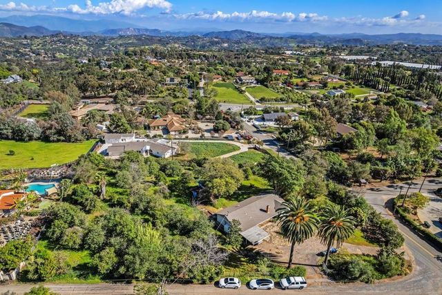 1890 Calmin Dr, Fallbrook, CA 92028