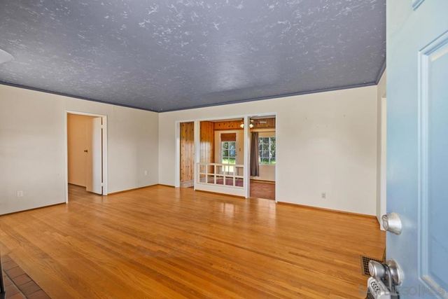 1890 Calmin Dr, Fallbrook, CA 92028