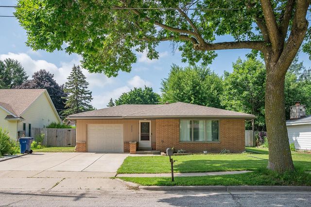 2267 W Grange AVENUE, Milwaukee, WI 53221