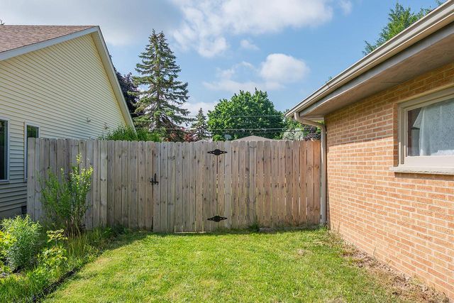 2267 W Grange AVENUE, Milwaukee, WI 53221