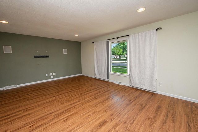 2267 W Grange AVENUE, Milwaukee, WI 53221