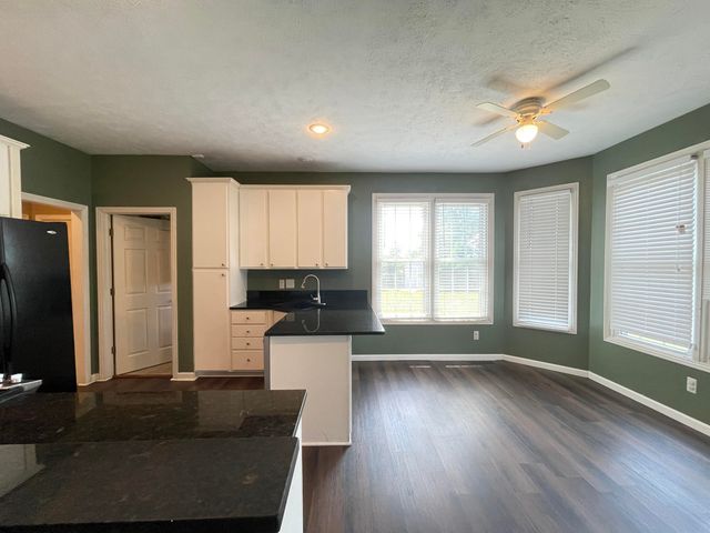 1658 W Riverside Street, Springfield, MO 65807