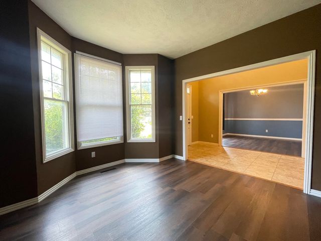 1658 W Riverside Street, Springfield, MO 65807