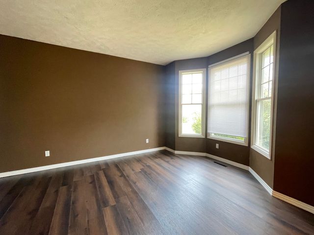 1658 W Riverside Street, Springfield, MO 65807