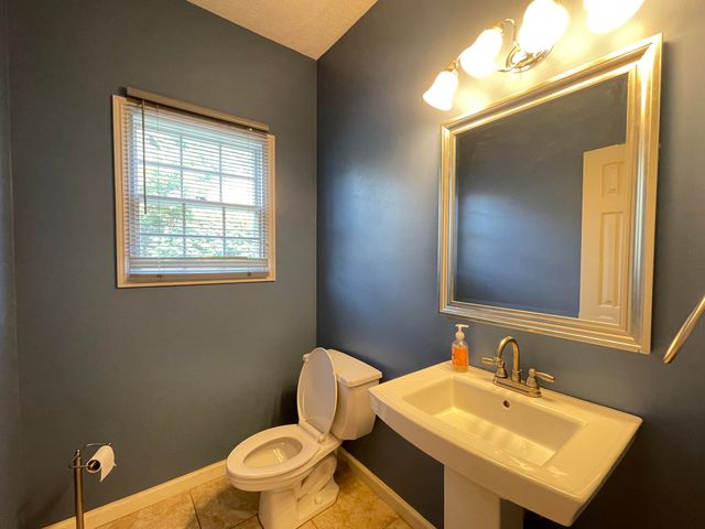 1658 W Riverside Street, Springfield, MO 65807