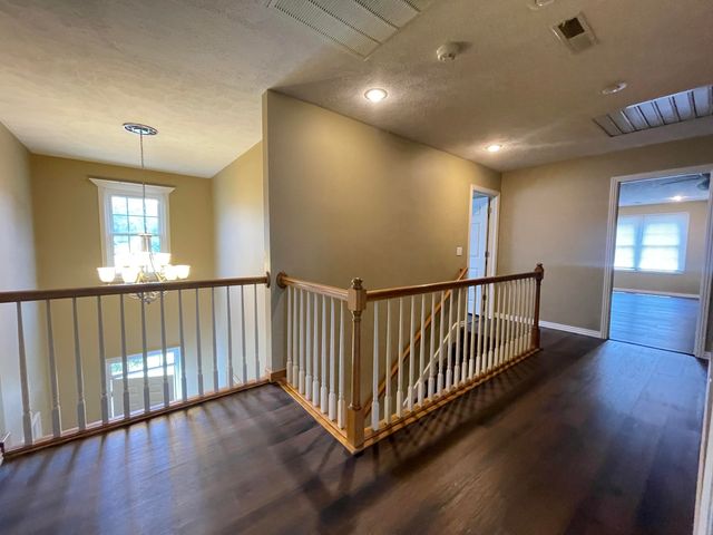 1658 W Riverside Street, Springfield, MO 65807