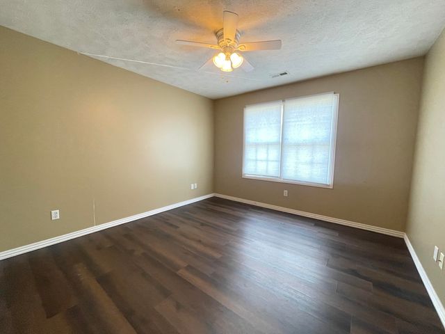 1658 W Riverside Street, Springfield, MO 65807