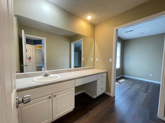 1658 W Riverside Street, Springfield, MO 65807