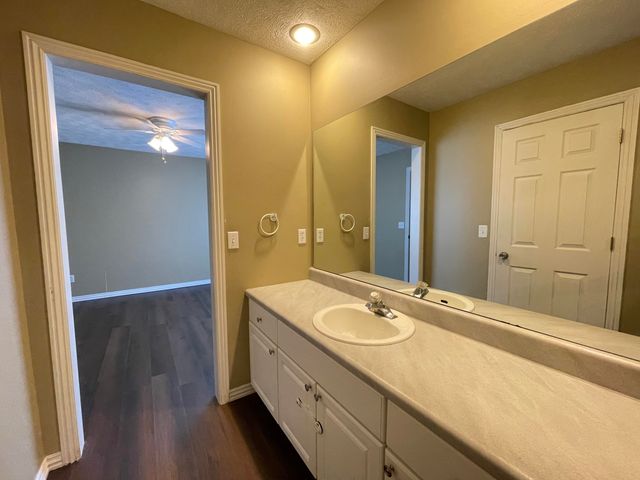 1658 W Riverside Street, Springfield, MO 65807