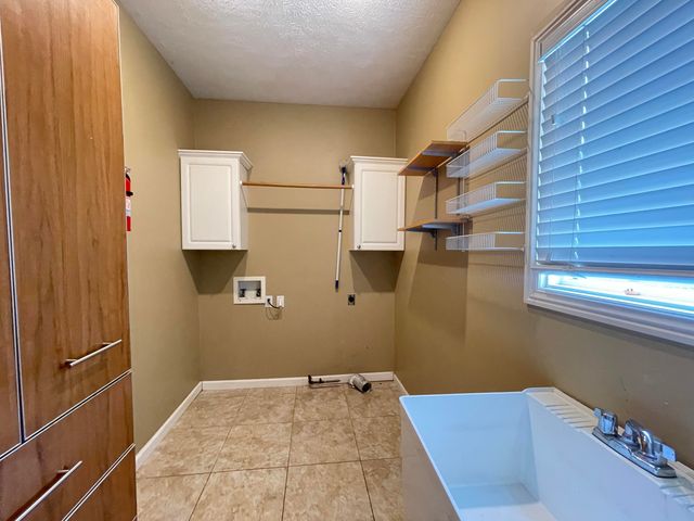 1658 W Riverside Street, Springfield, MO 65807