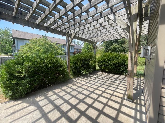 1658 W Riverside Street, Springfield, MO 65807