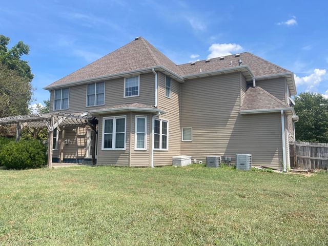 1658 W Riverside Street, Springfield, MO 65807