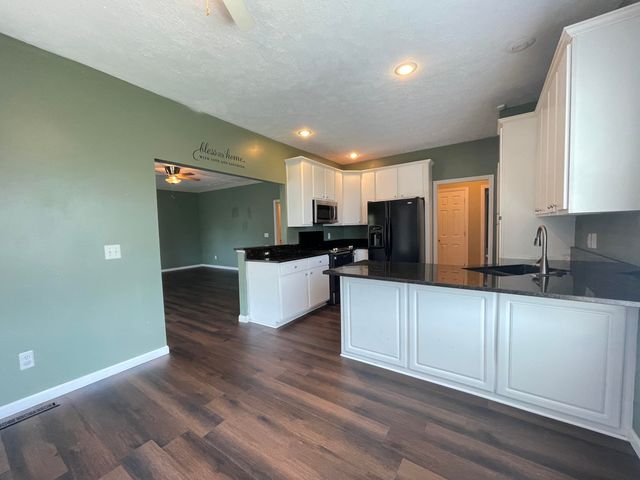 1658 W Riverside Street, Springfield, MO 65807