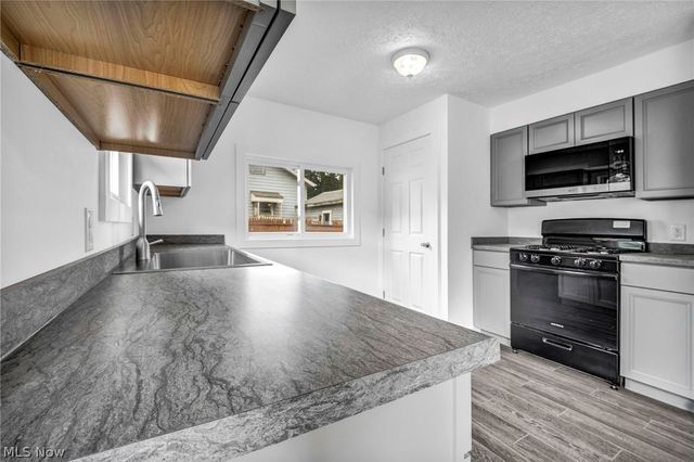 374 Frazier Avenue, Akron, OH 44305